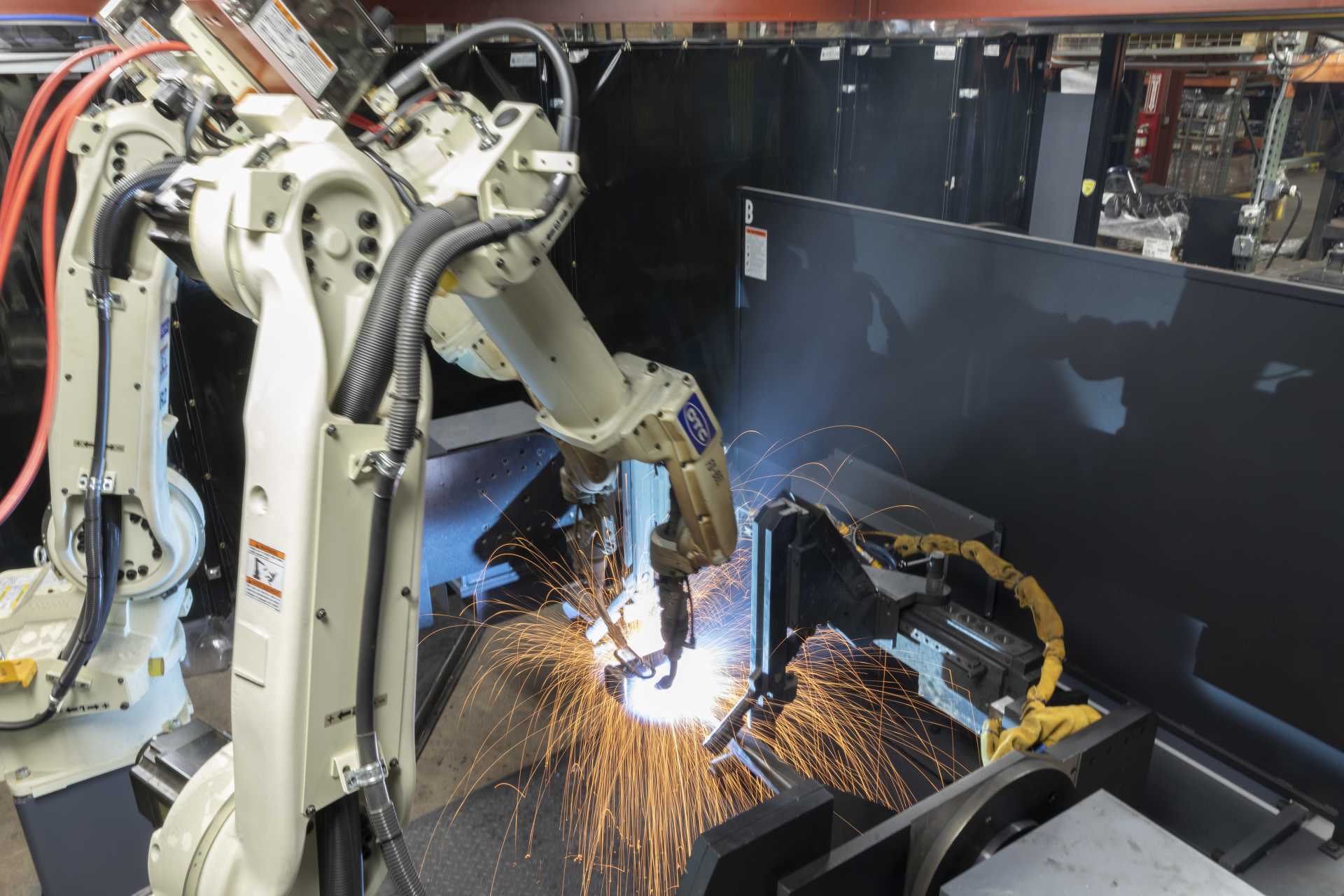 CURT Robotic Welding Machine Welds Hitch